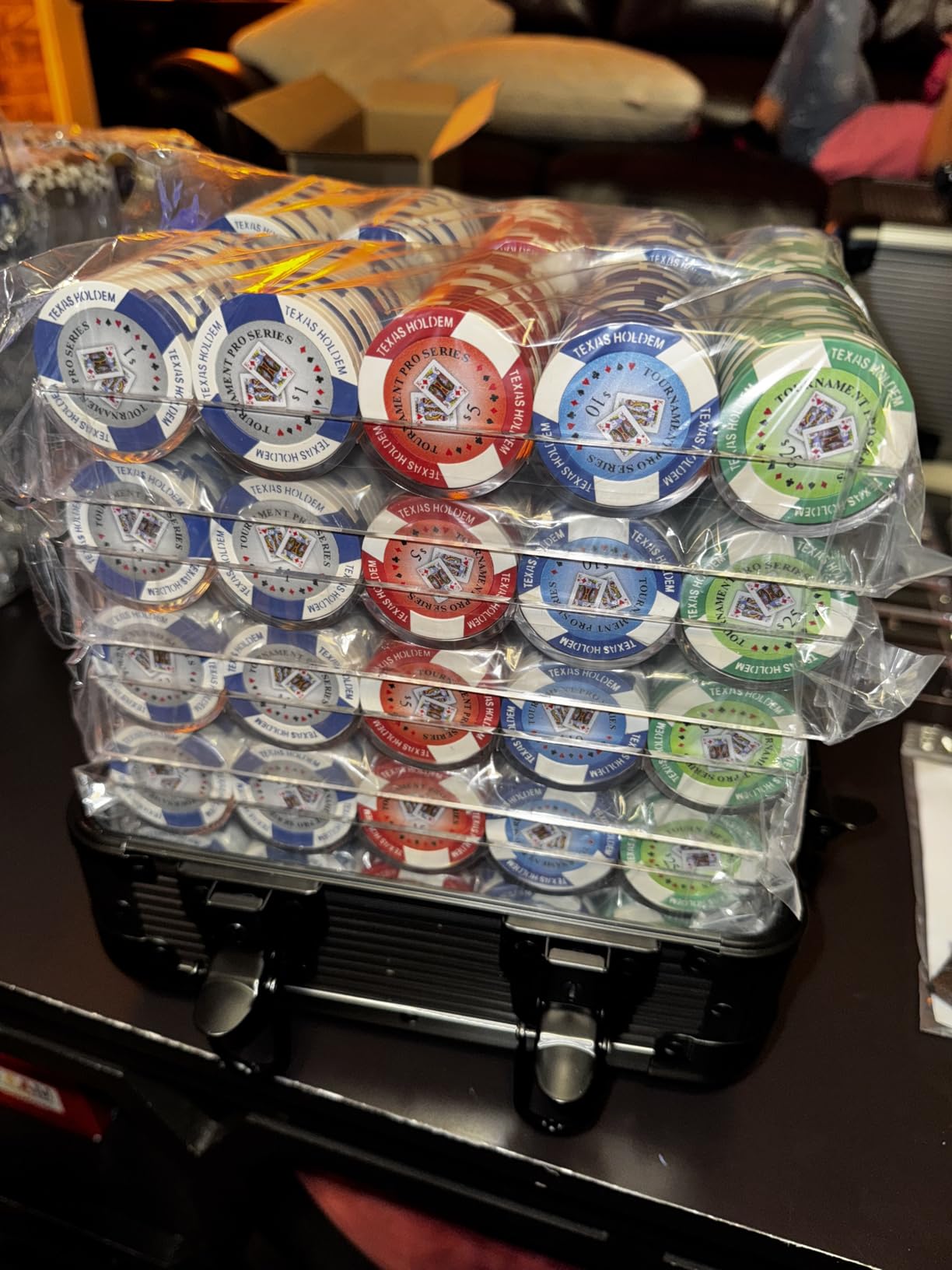 Versa Games 1000pc Deluxe Poker Chip Case Carrier in Gray Color - Ultimate Poker Chip Carrier customer photo 2