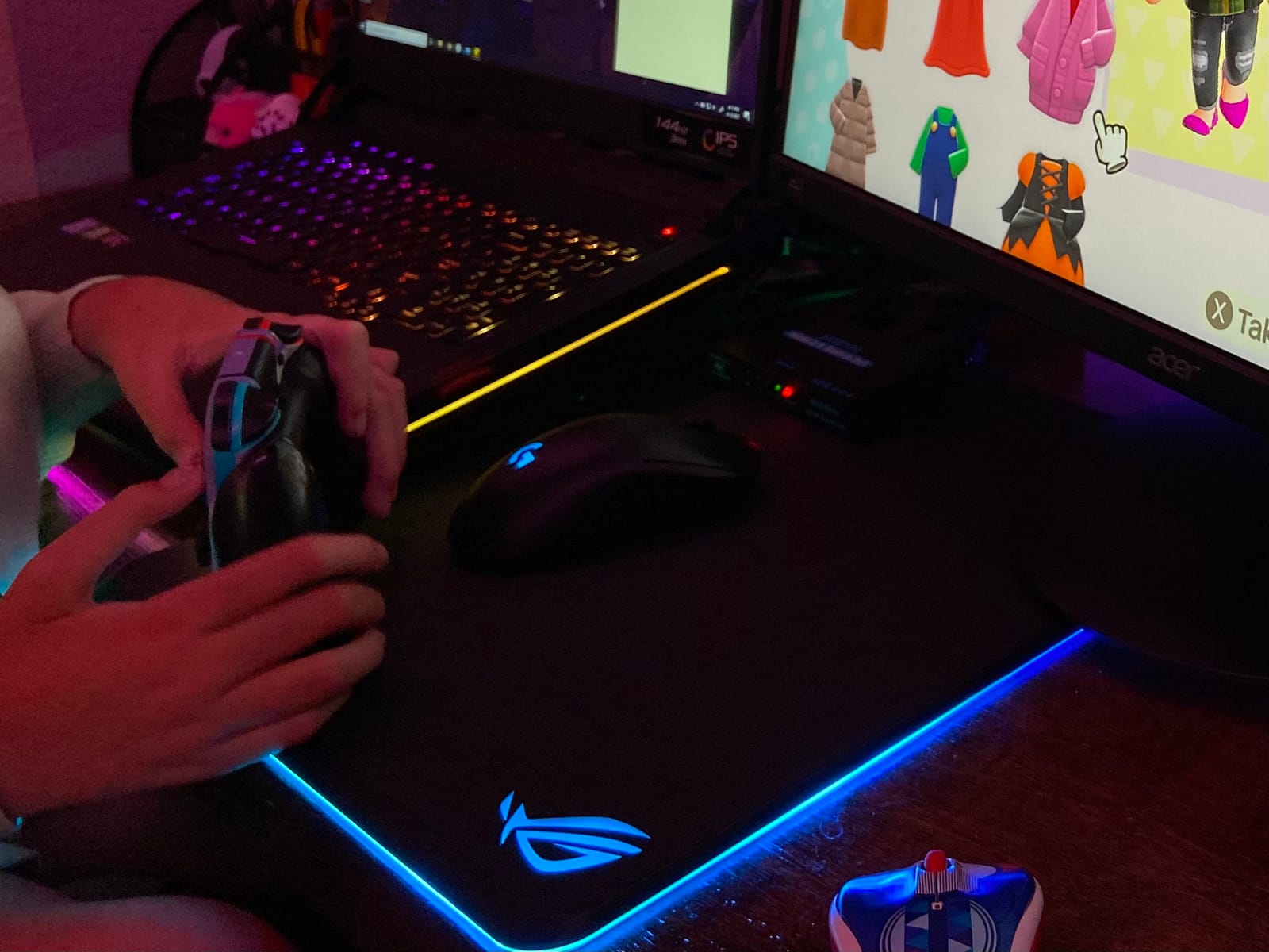 ASUS ROG Balteus RGB Gaming Mouse Pad - USB Port | Aura Sync RGB Lighting | Hard Micro-Textured Gaming-Optimized Surface & Nonslip Rubber Base customer photo 1