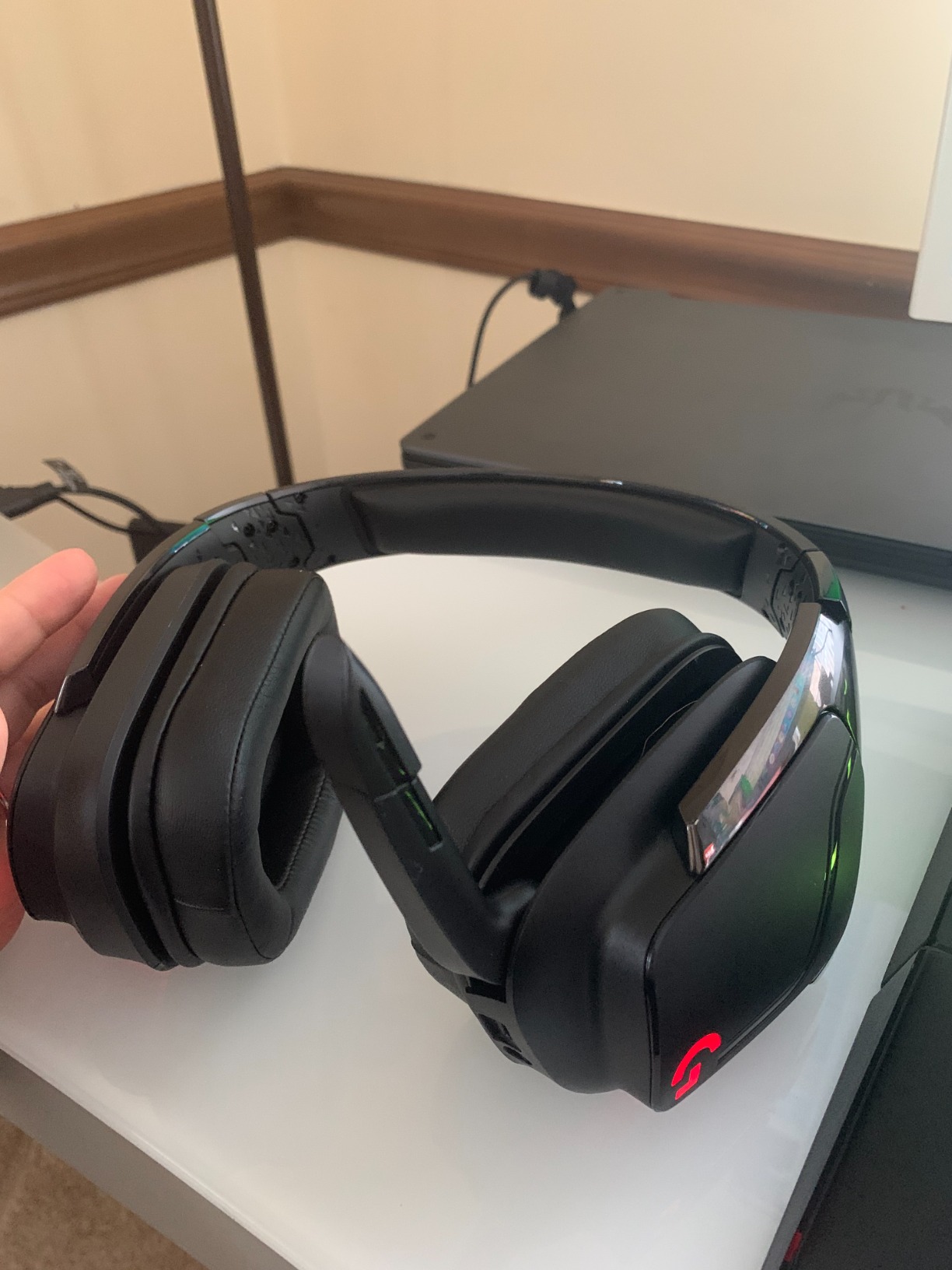 Logitech G935 LIGHTSYNC RGB Wireless Gaming Headset - Black/Blue | DTS:X, LIGHTSYNC RGB lighting customer photo 2