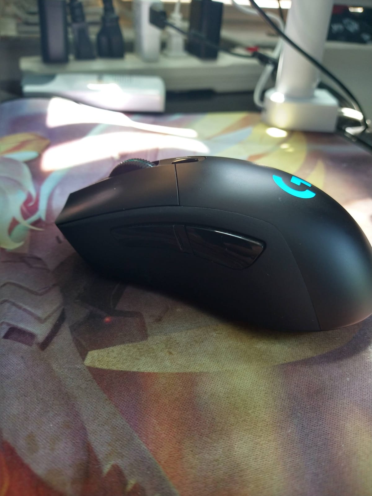 Logitech G703 Lightspeed Wireless Gaming Mouse - Black customer photo 2