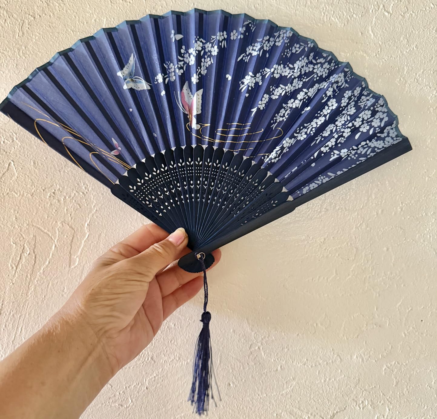 Bantoye 2Pcs Handheld Fans Silk Folding Fans with Bamboo Frames, White Blue - Foldable, Floral Butterfly Pattern, Small Chinese Silk Folding Fans for Dancing Cosplay Wedding Party Props Decoration customer photo 1