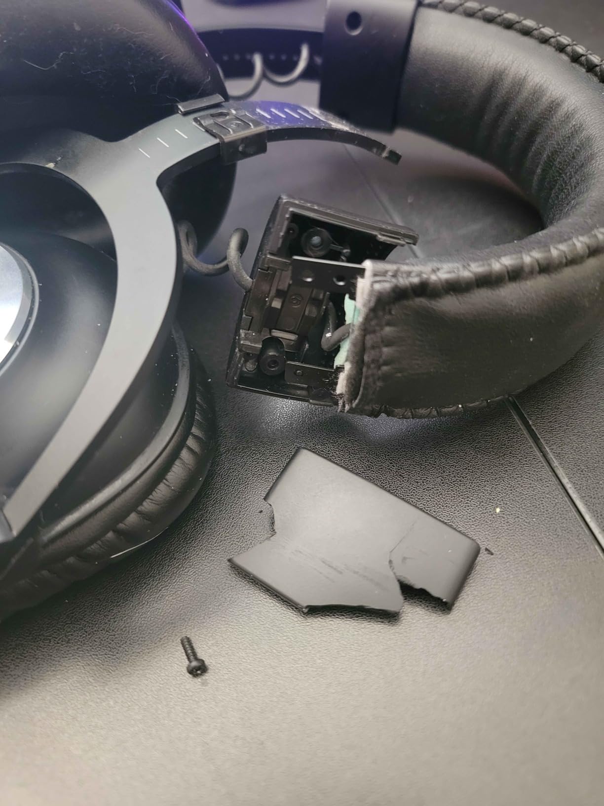 Logitech G PRO X Wired Gaming Headset - Black | Blue VO!CE Detachable Boom Mic, DTS 7.1, 50 mm Drivers, USB/3.5mm Aux, Spare Memory Foam Ear Pads, Bag & USB DAC Included customer photo 1