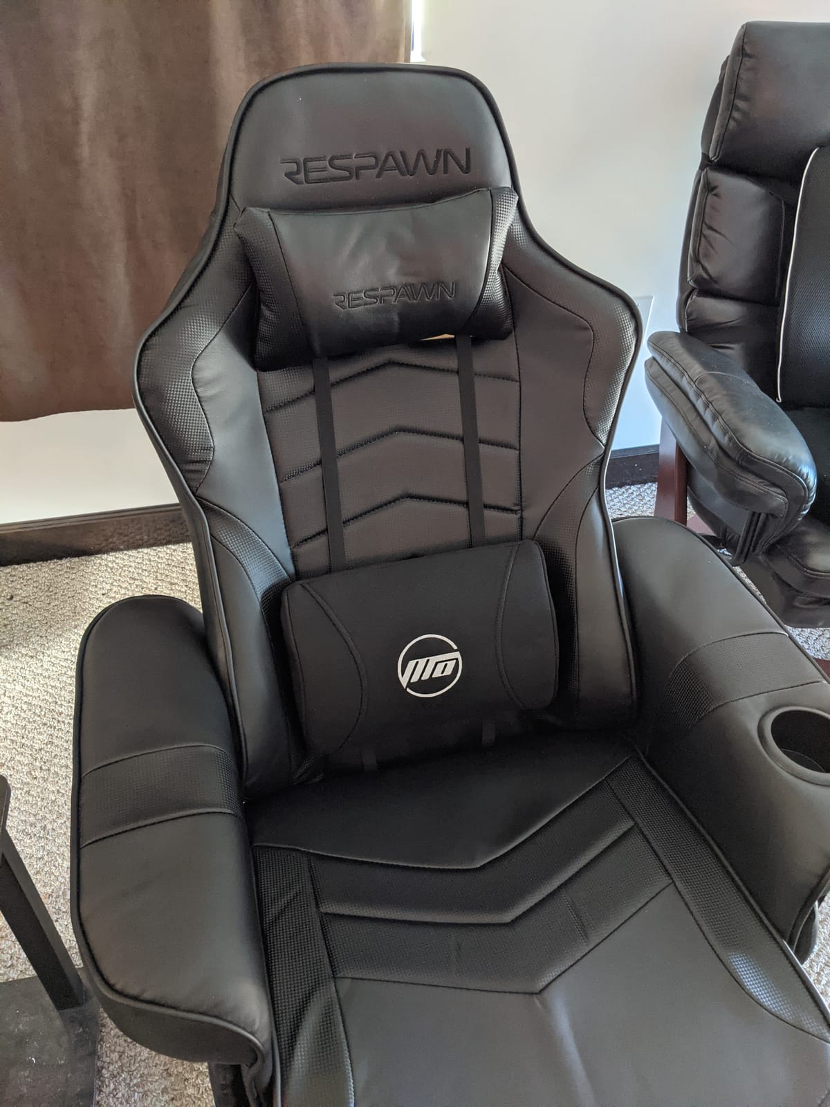 Respawn 900 Gaming Recliner Chair with Footrest, Cup Holder and Swivel | Ergonomic gaming recliner with footrest, cup holder, lumbar support, 135° recline & 360° swivel for console gaming customer photo 2
