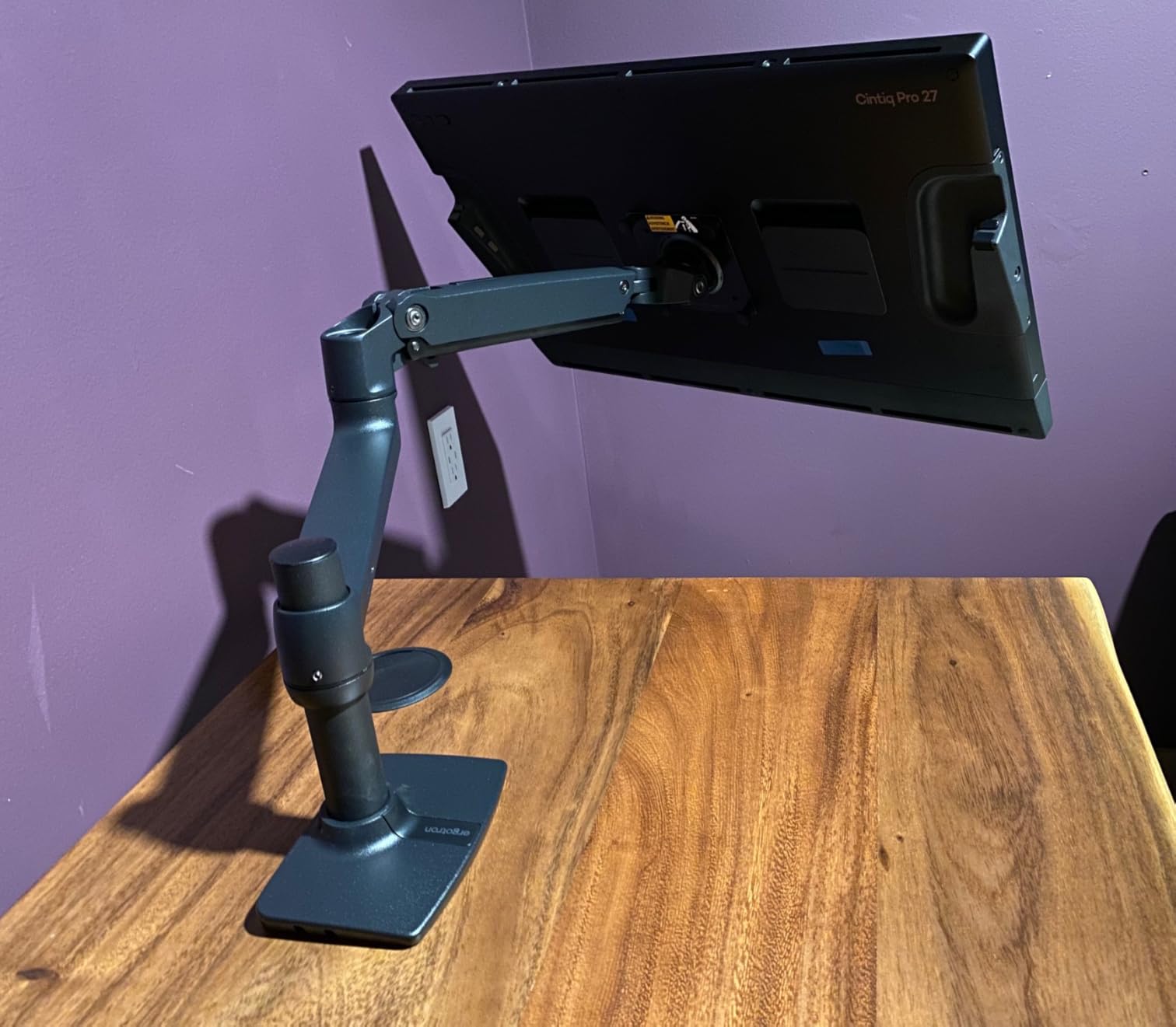 Ergotron LX Monitor Arm, Single Monitor Desk Mount - fits Flat Curved Ultrawide Computer Monitors up to 34 Inches, 7 to 25 lbs, VESA 75x75mm or 100x100mm - Matte Black customer photo 1