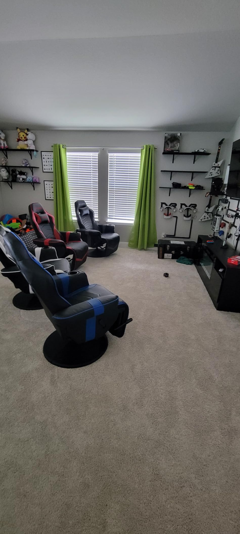 Respawn 900 Gaming Recliner Chair with Footrest, Cup Holder and Swivel | Ergonomic gaming recliner with footrest, cup holder, lumbar support, 135 recline & 360 swivel for console gaming customer photo 1