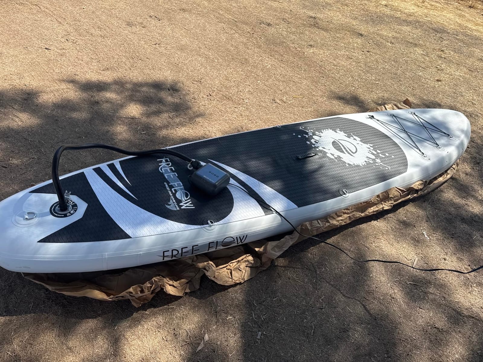 SereneLife 10'6'' Inflatable Stand Up Paddle Board with Premium SUP Accessories - 32'' Wide Stable Design with Non-Slip EVA Deck Pad, for Youth and Adults, 350 lbs. Capacity customer photo 1