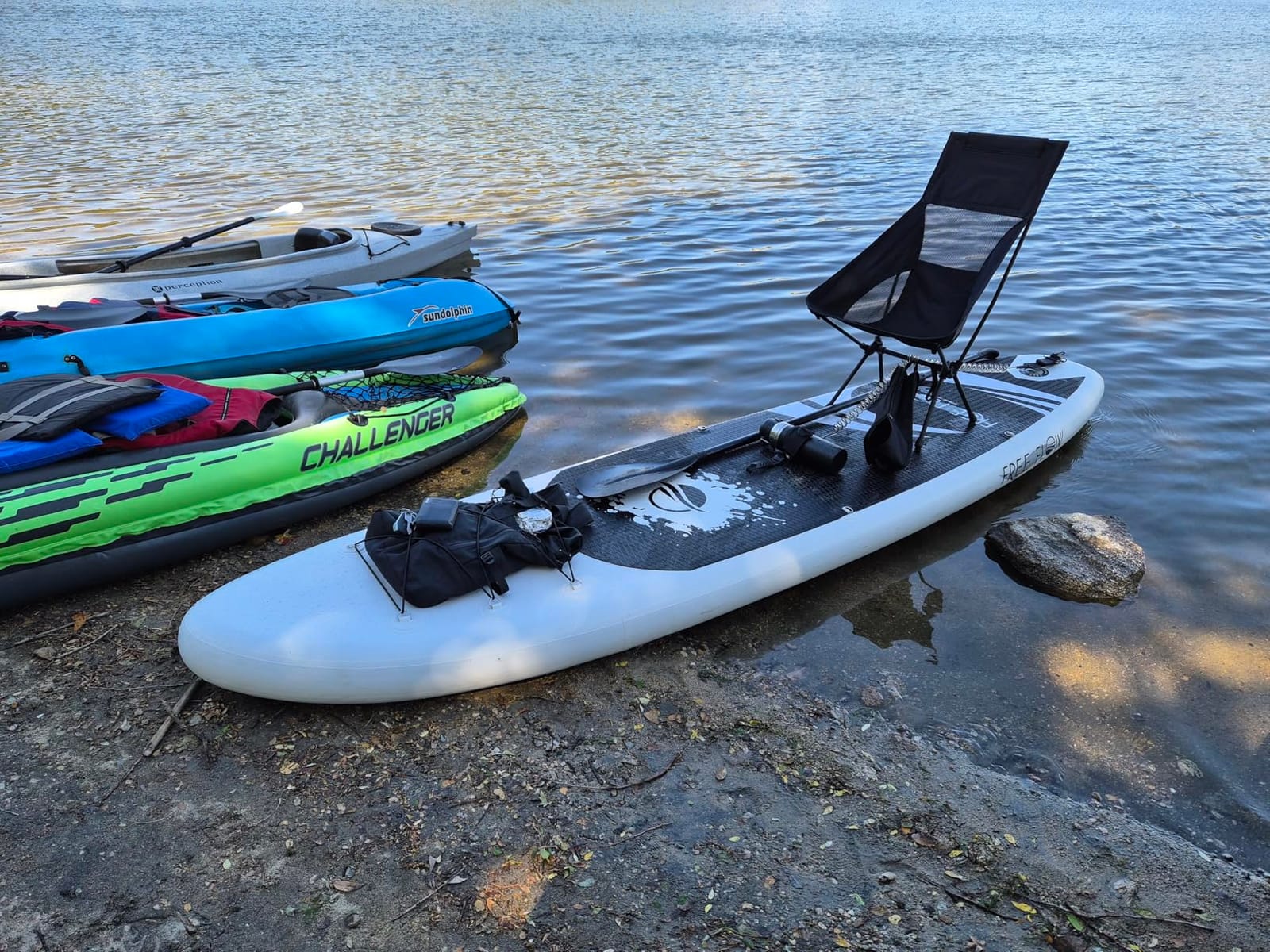 SereneLife 10'6'' Inflatable Stand Up Paddle Board with Premium SUP Accessories - 32'' Wide Stable Design with Non-Slip EVA Deck Pad, for Youth and Adults, 350 lbs. Capacity customer photo 2