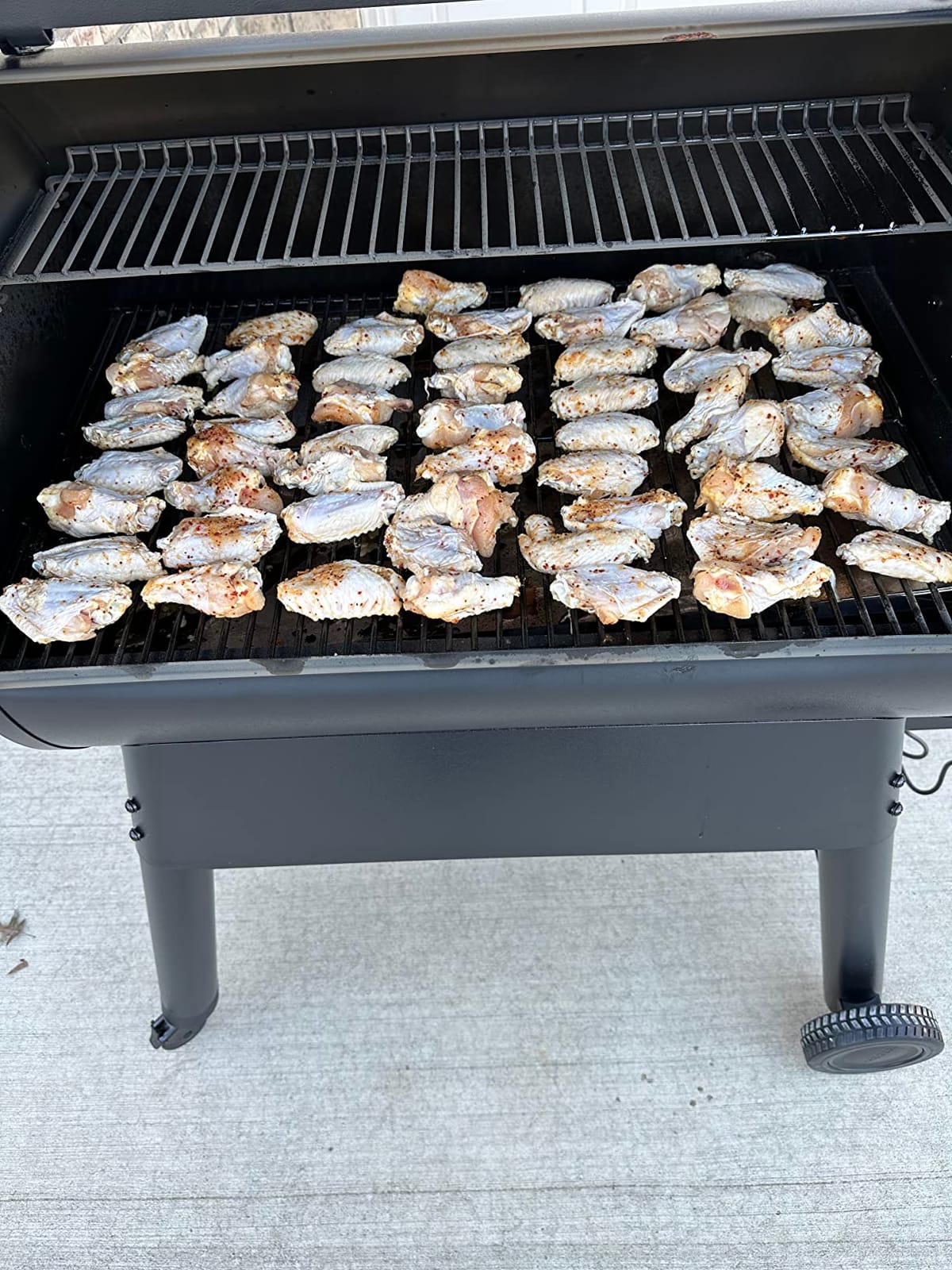Traeger Pro 780 Wood Pellet Grill & Smoker, 780 Sq In, WiFi | 6-in-1 BBQ versatility, app-connected WiFIRE, digital temperature control - grill, smoke, bake & more customer photo 2