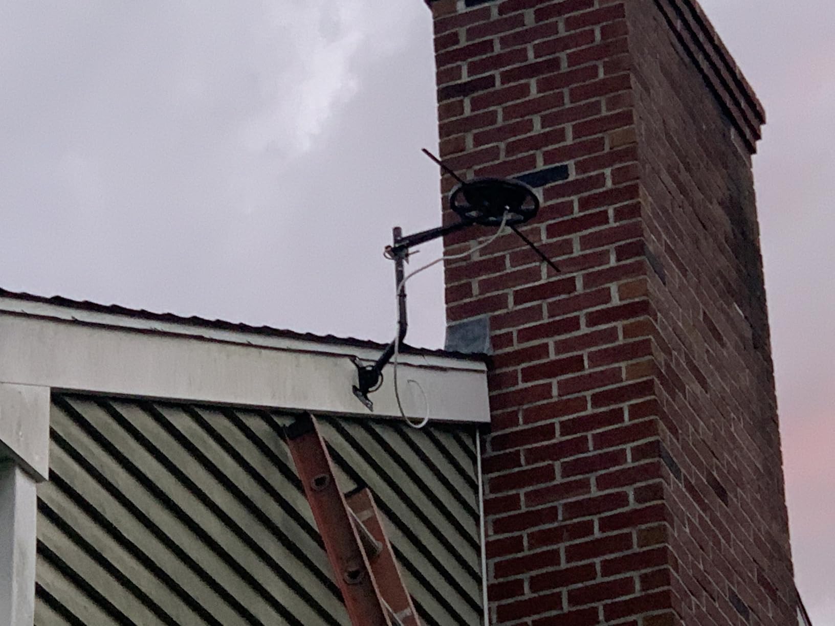 Channel Master Omni+ 50 - Omnidirectional Digital HDTV Antenna with 360 Degree Reception, Includes Mounting Bracket for Roof, Attic & RV Installations, Indoor/Outdoor (50 Mile Range) customer photo 1