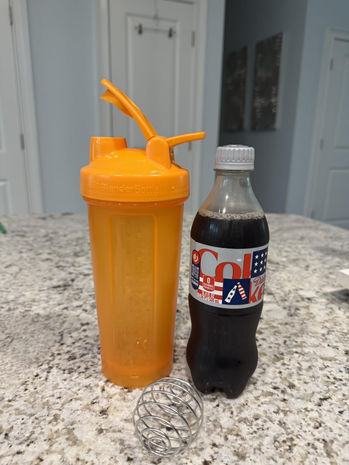 BlenderBottle Classic V2 Plastic Shaker Bottle 20 oz Clear/Black customer photo 2