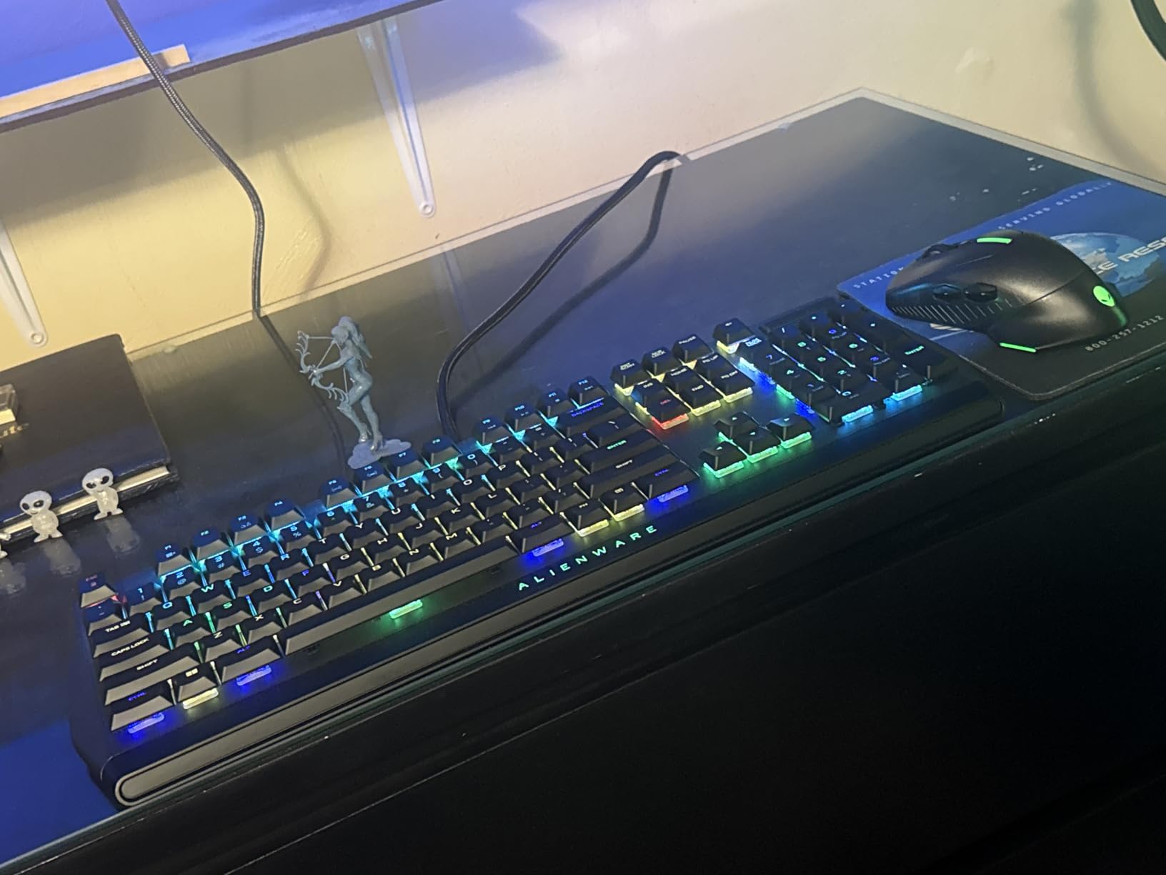 Alienware Low-Profile RGB Gaming Keyboard AW510K, AlienFX Per Key RGB LED, Cherry MX Low Profile Red Switches, USB Passthrough customer photo 2