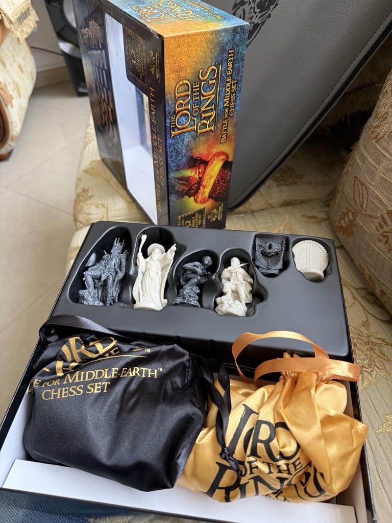 Lord of the Rings Battle for Middle Earth Chess Set customer photo 2