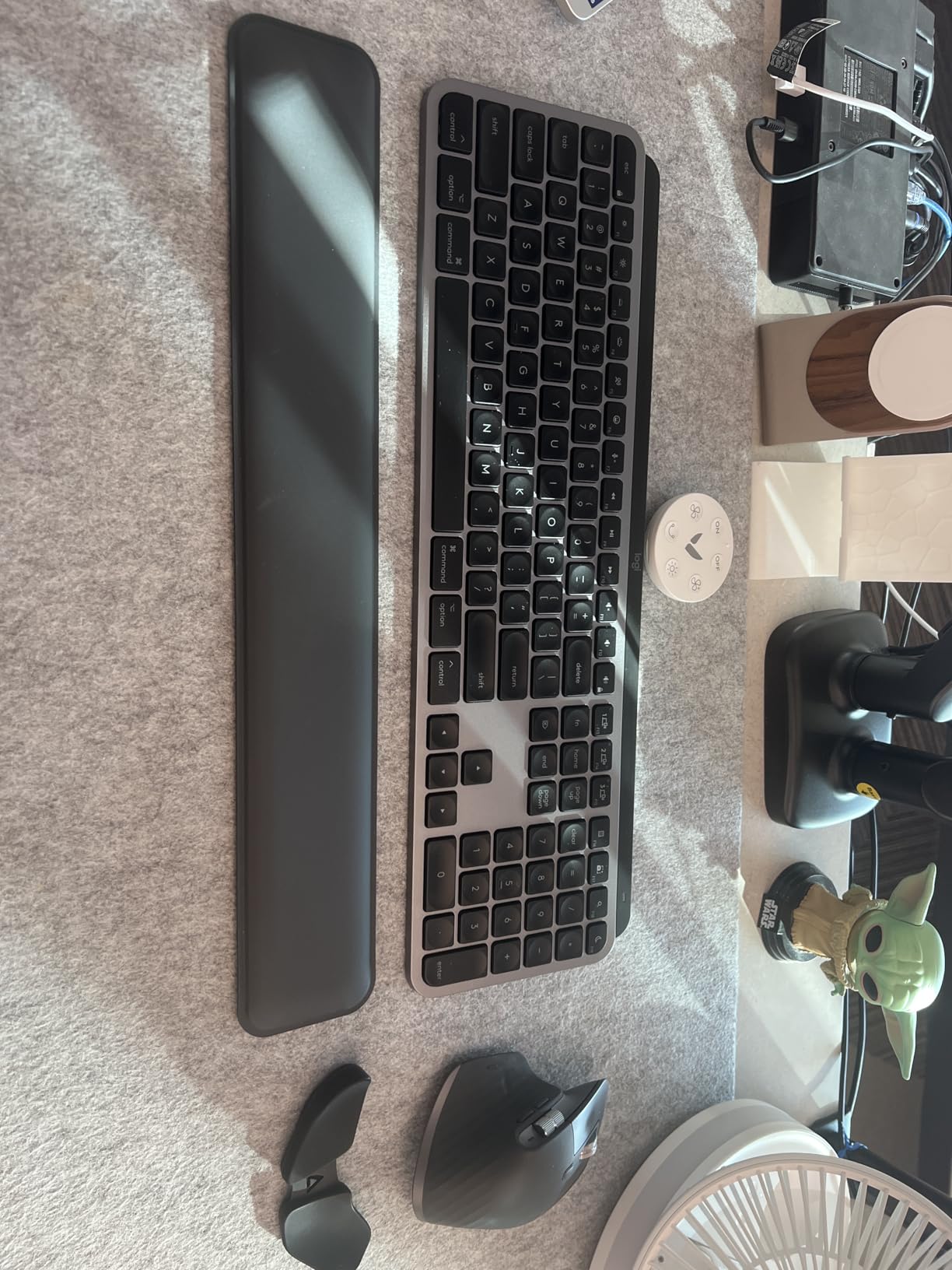 Logitech Palm Rest MX Keys Premium - Black | Premium support, hours of comfortable typing customer photo 1
