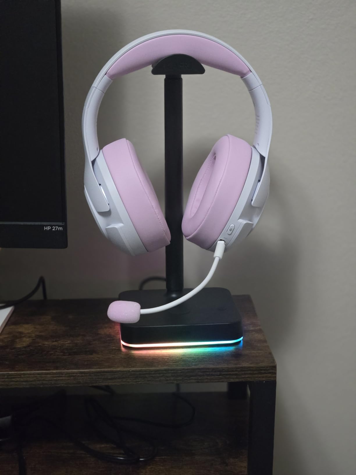 KAFRI RGB Headphone Stand with Wireless Charger Desk Gaming Headset Holder Hanger Rack with 10W/7.5W Fast Charge QI Wireless Charging Pad - Suitable for Gamer Desktop Table Game Earphone Accessories customer photo 1