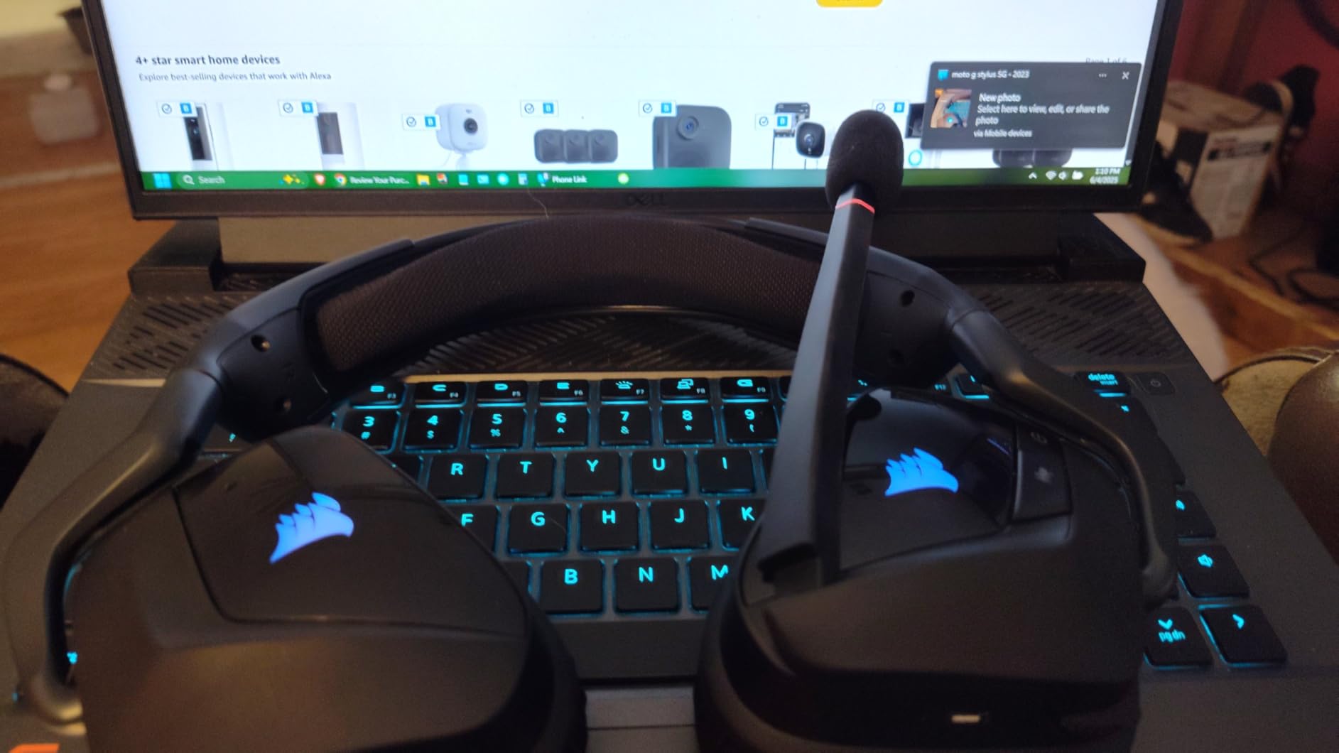 Corsair Void RGB Elite Wireless PC PS5 PS4 Mac Gaming Headset - White | Clear Microphone, 7.1 Surround Sound, Microfiber Mesh Earpads, On-Ear Controls, 2.4GHz, USB Adapter, Mac customer photo 1