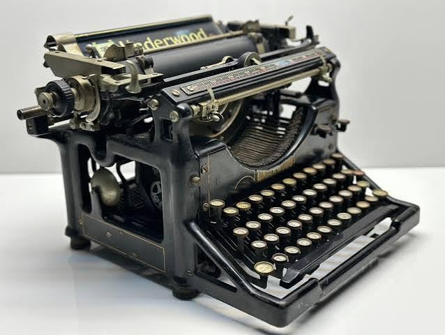 RK ROYAL KLUDGE S108 Typewriter Keyboard, Retro Mechanical Gaming Keyboard Wired 108 Keys with RGB Backlit Sidelight, Detachable Wrist Rest, Round Keycaps Blue Switches - Black customer photo 2