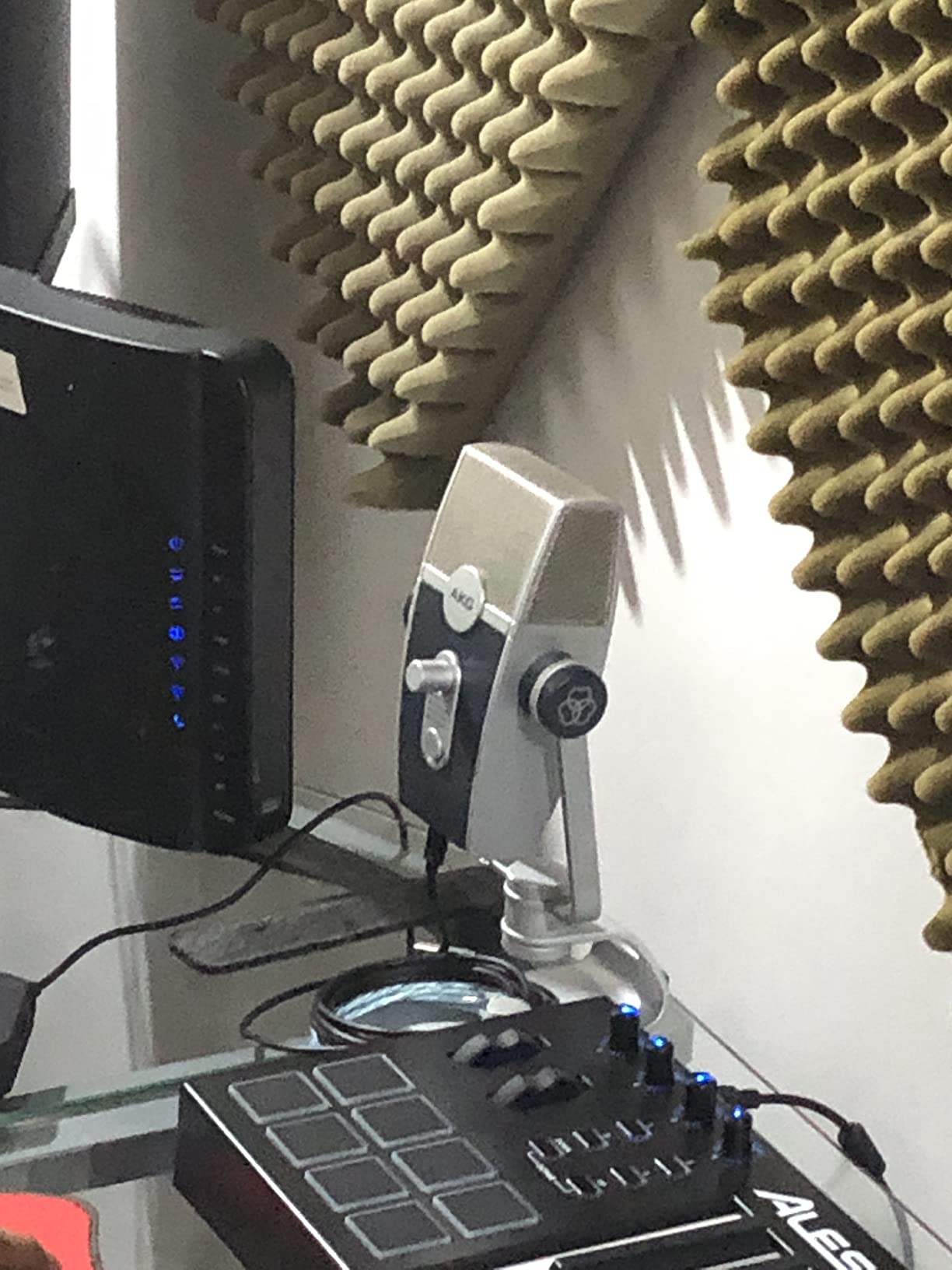AKG Pro Audio Lyra Ultra-HD USB C Microphone for Recording, Streaming, Gaming, Podcasting, ASMR on PC and Mac, Condenser Mic for Laptop or Computer, Adjustable Stand, Plug and Play - Blue and Silver customer photo 2