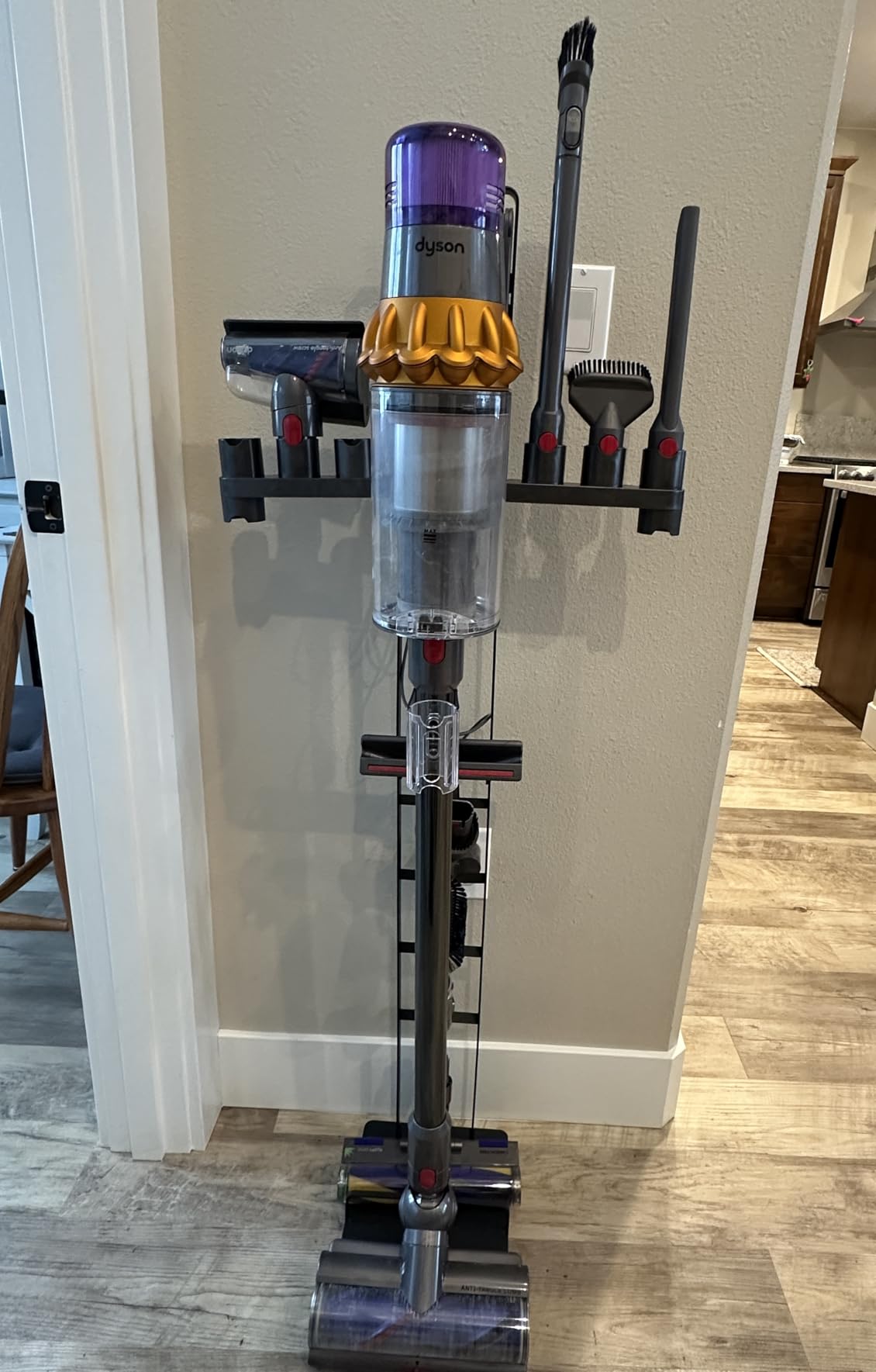Foho Vacuum Stand Compatible for Dyson, Stable Metal Storage Bracket Holder Compatible for Dyson V6 V7 V8 V10 V11 Cordless Vacuum Cleaners & Accessories customer photo 2