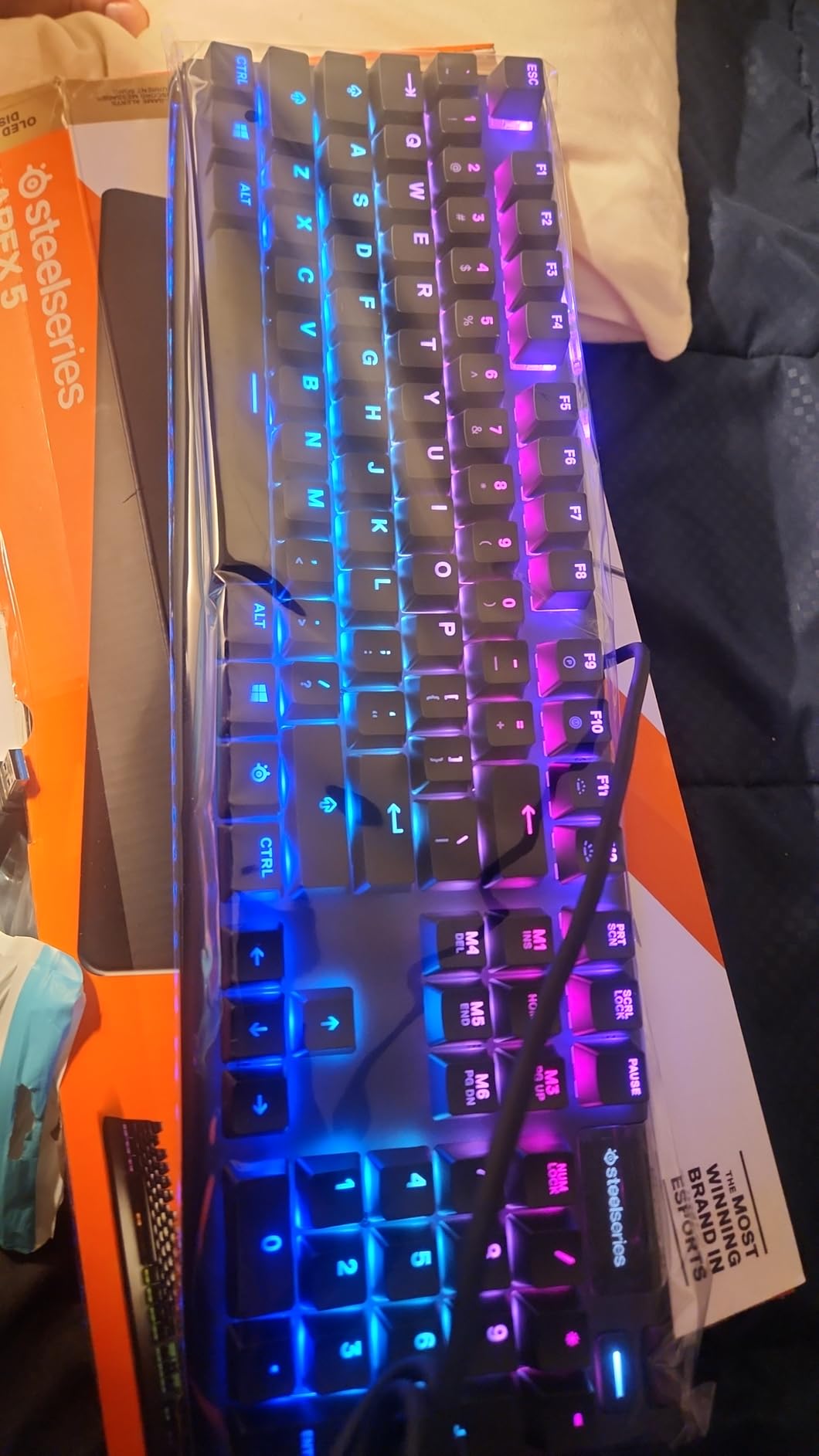 SteelSeries USB Apex 5 Hybrid Mechanical Gaming Keyboard - Per-Key RGB Illumination - Aircraft Grade Aluminum Alloy Frame - OLED Smart Display (Hybrid Blue Switch) customer photo 1