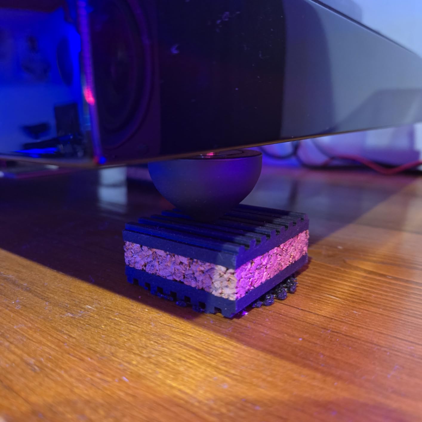 Sound Isolation Pads, Cork Pads for Speakers to Improve Sound and Reduce Vibration (1