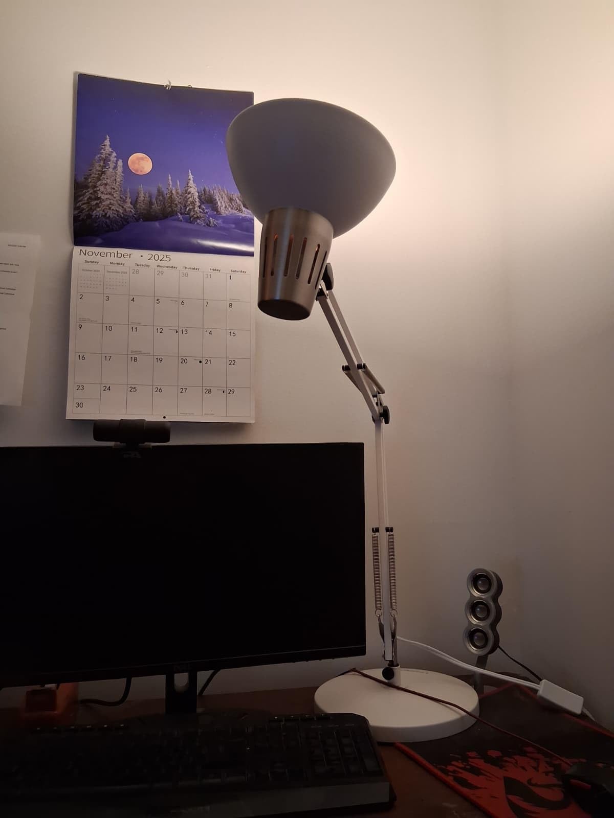 LEPOWER Metal Adjustable Desk Lamp with Clamp, Swing Arm for Home Office | Gooseneck, Architect Style, Eye-Caring Table Lamp, On/Off Switch, E26 Base, Reading for Dorm, Bedroom, Study, Back to School customer photo 2