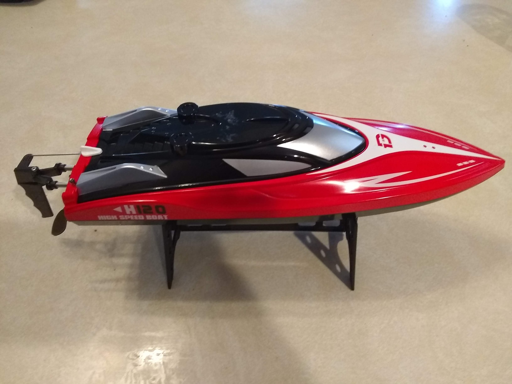 DEERC H120 Fast RC Boat for Pools and Lakes, 2.4 GHz 20+ MPH Racing Boats for Kids & Adults with Rechargeable Battery, Low Battery Alarm, Capsize Recovery customer photo 1