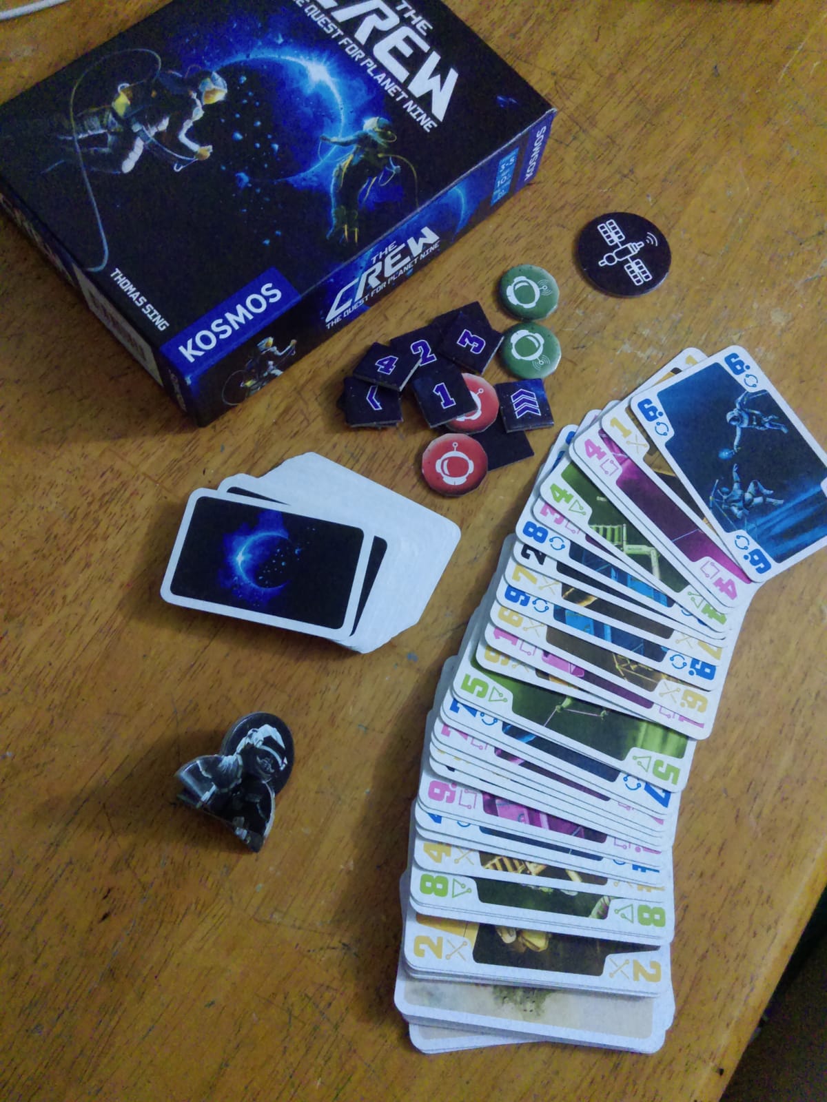 Thames & Kosmos The Crew - Quest for Planet Nine | Card Game | Kennerspiel des Jahres Winner | Cooperative | 3-5 Players | Ages 10+ | Trick-Taking | 50 Levels of Difficulty | Endless Replay customer photo 1