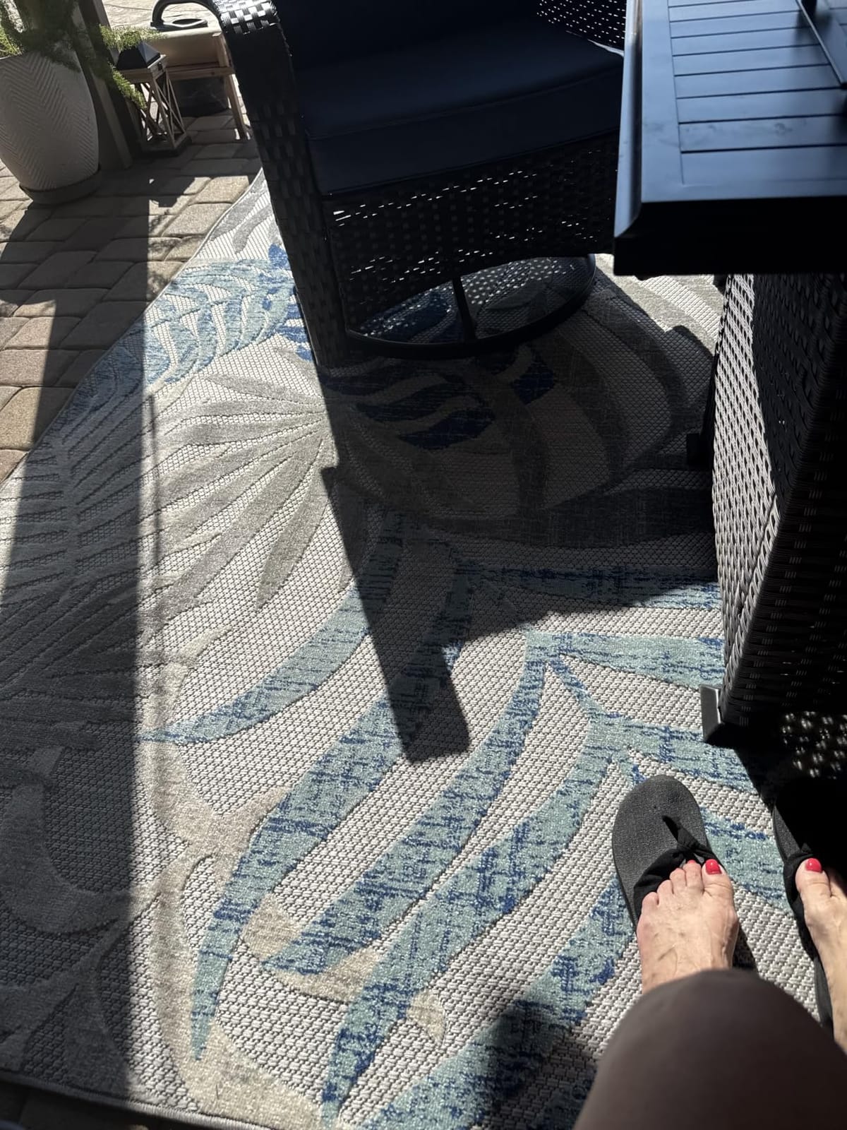 JONATHAN Y Tropics Palm Leaves Indoor Outdoor Area Rug 8X10 Gray/Blue, Durable Flat Weave, Lays Flat for Backyard, Patio, Porch, Easy-Cleaning, High Traffic, Pet-Friendly, Non-Shedding customer photo 2
