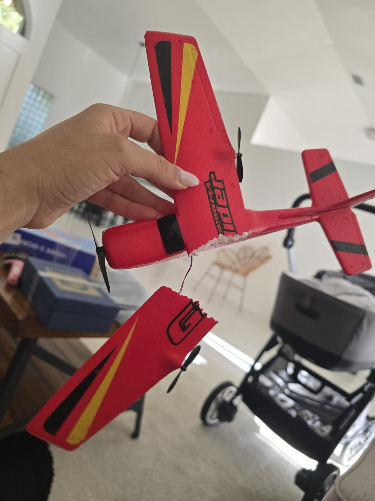 2 CH RC Airplane, RC Plane Ready to Fly, 2.4GHz Remote Control Airplane, Easy to Fly RC Glider for Kids & Beginners (Red) customer photo 2