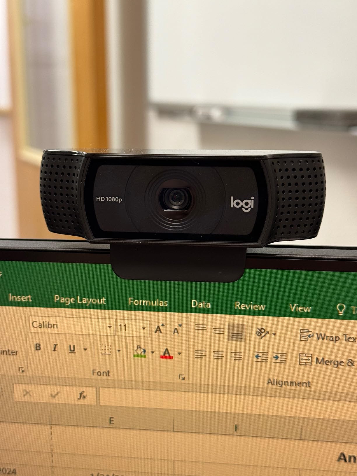 Logitech C920x HD Pro PC Webcam Full 1080p/30fps Video - Black | 30fps Video, Clear Audio, Light Correction, Works with Teams, Meet, Zoom, Nintendo Switch 2, Mac, Tablet customer photo 2