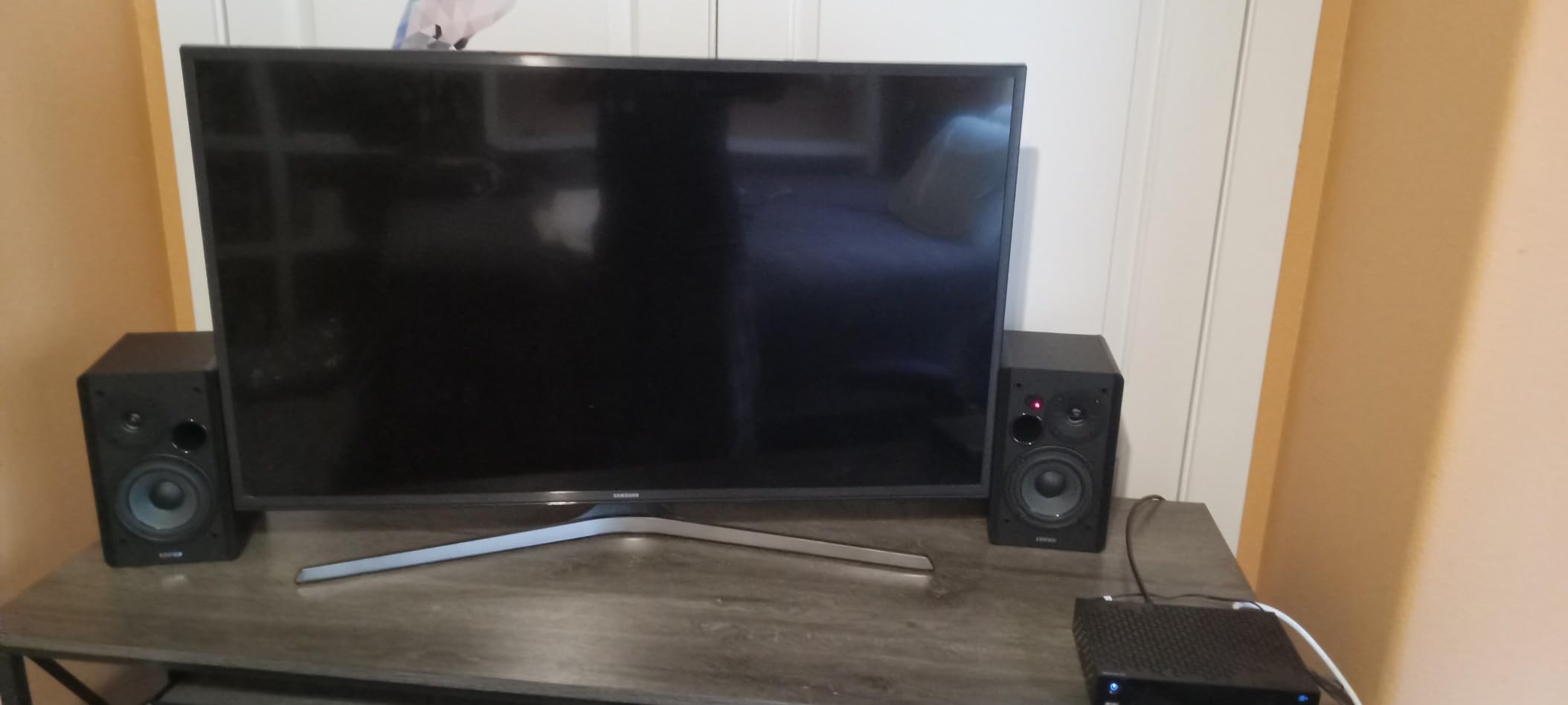 Edifier R1280DBs Active Bluetooth Bookshelf Speakers - Optical Input - 2.0 Wireless Studio Monitor Speaker - 42W RMS with Subwoofer Line Out - Wood Grain customer photo 1