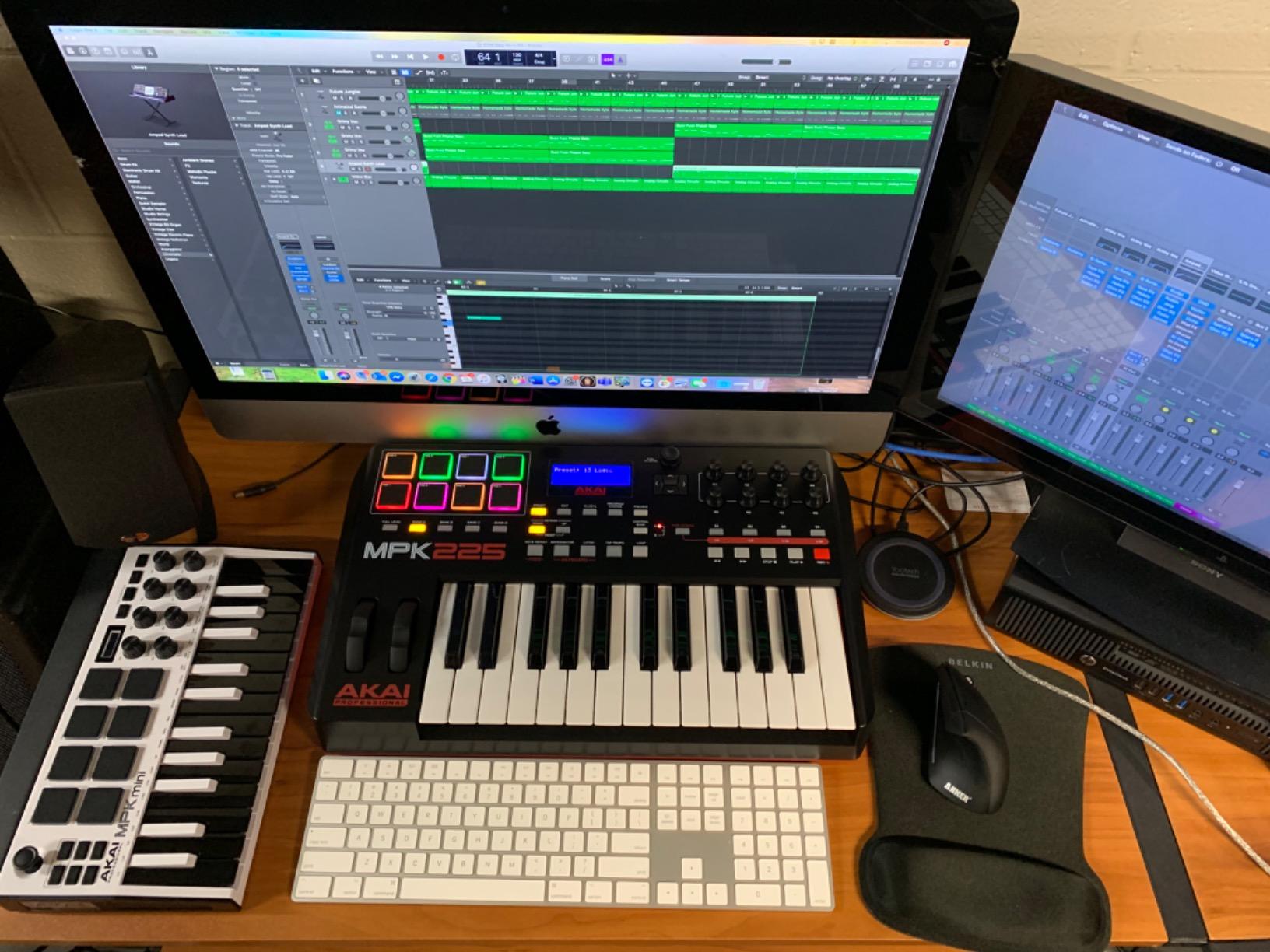 Akai Professional MPK Mini MK3 25-Key USB MIDI Keyboard Controller | Velocity-Sensitive Mini Keys, 8 MPC Pads, 8 Knobs, Software Suite Included, for Beat Makers, Music Producers and Home Studios customer photo 2