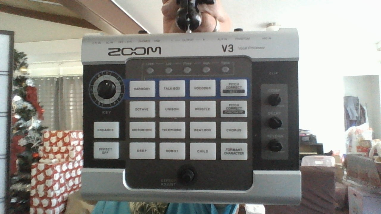 Zoom V3 Vocal Processor for Streaming & Live Performance | Harmony & Pitch Correction, 16 Studio Effects, Reverb, Delay, Pitch Correction, Battery Powered customer photo 2