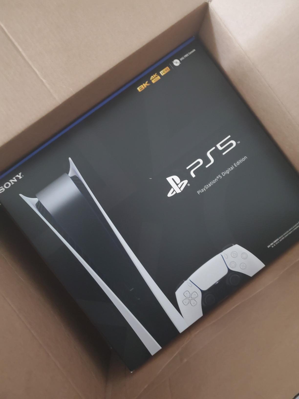 PlayStation 5 Digital Edition customer photo 2