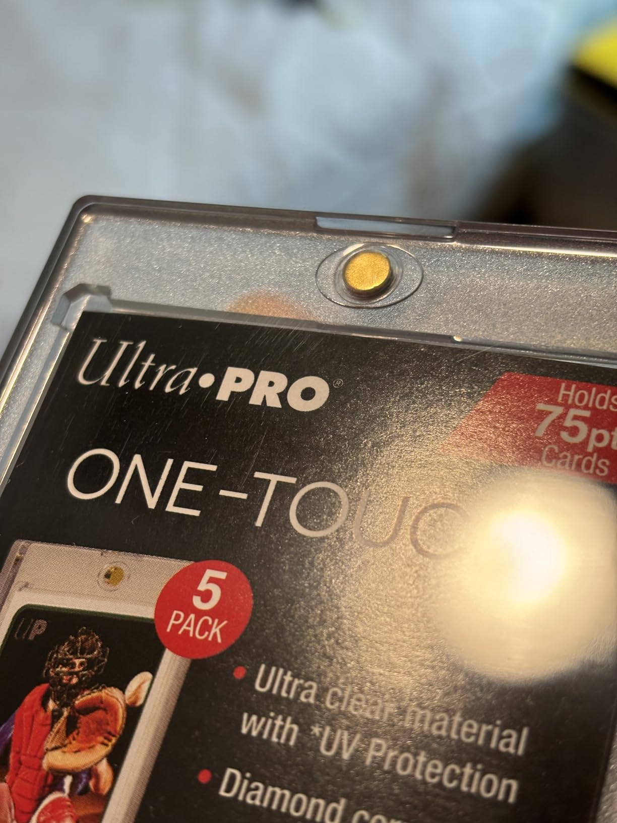 Ultra Pro ONE-TOUCH 75PT Magnetic Card Holder - Hard Plastic Trading Card Holder with UV Blocking - Clear Display for Standard Size 2.5