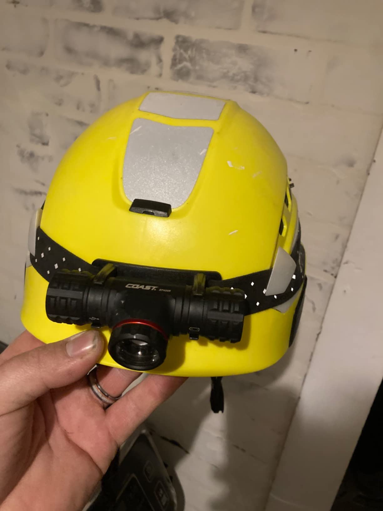 Coast XPH30R 1200 Lumen USB-C Rechargeable Dual Power Headlamp with Twist Focus Beam and Magnetic Base, 4.37 oz. - Black customer photo 2