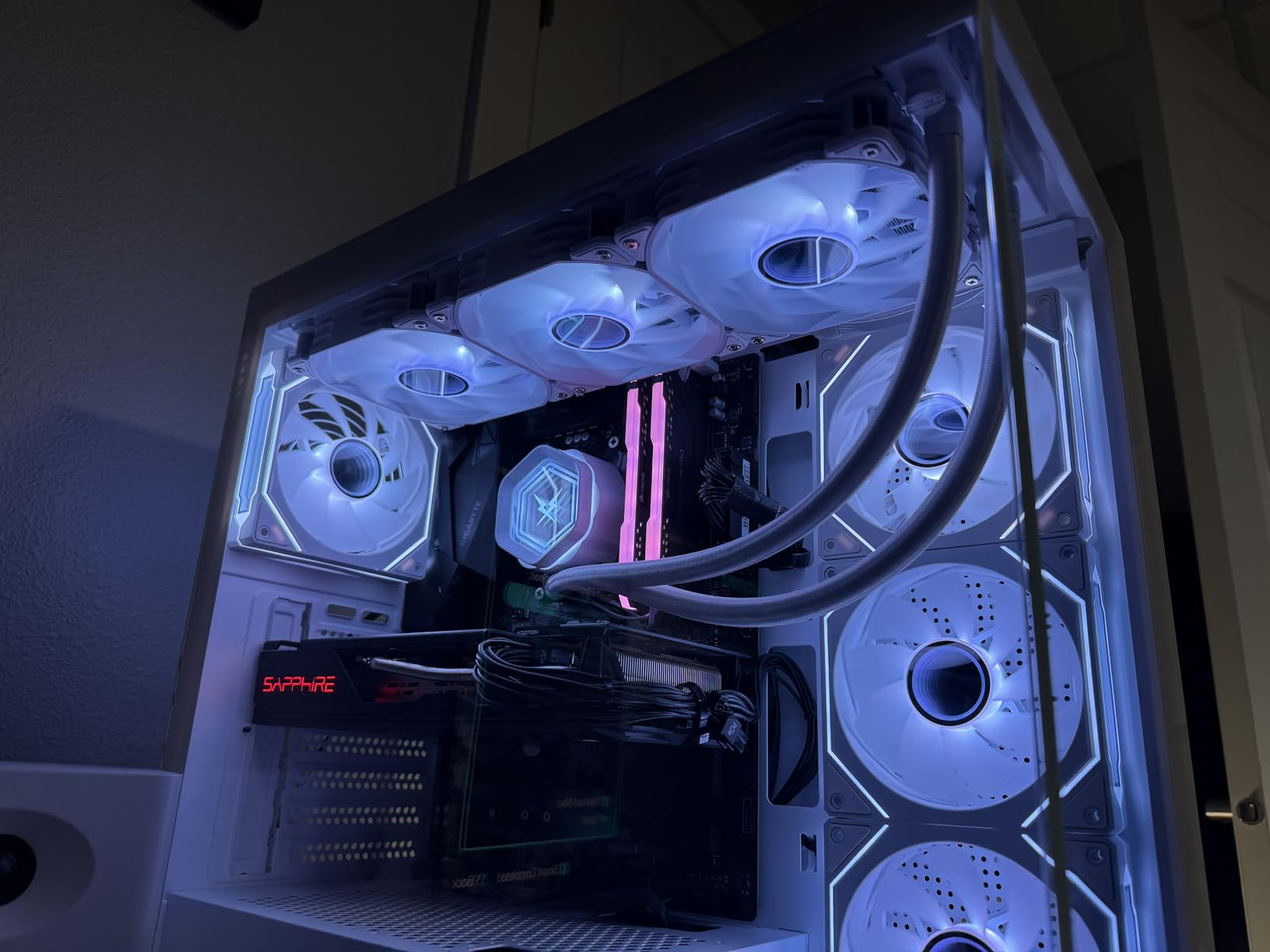 GIGABYTE B550 Gaming X V2 AMD AM4 ATX Motherboard, Supports Ryzen 5000/4000/3000 Series Processors, DDR4, 10+3 Power Phase, 2X M.2, PCIe 4.0, Front USB-C, GbE LAN, Q-Flash Plus, RGB Fusion customer photo 2