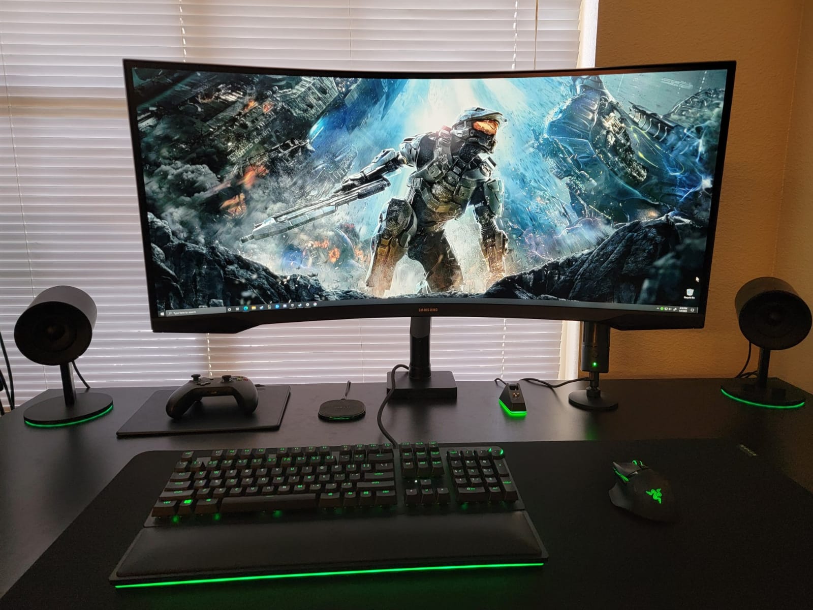 Samsung 34' Odyssey G5 Ultra-Wide Gaming Monitor with 1000R Curved Screen | 165Hz, 1ms, FreeSync Premium, Large Display, Eye Comfort, Multiple Ports, WQHD (LC34G55TWWNXZA) customer photo 2