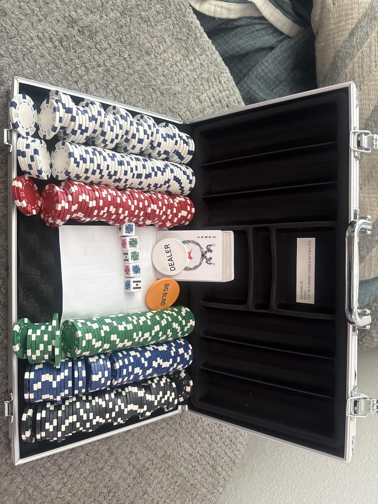 Spin Master Games, Cardinal Classics, 300-Piece Poker Set with Aluminum Carrying Case & Professional Weight Chips & Poker Dice, for Ages 8+ customer photo 2