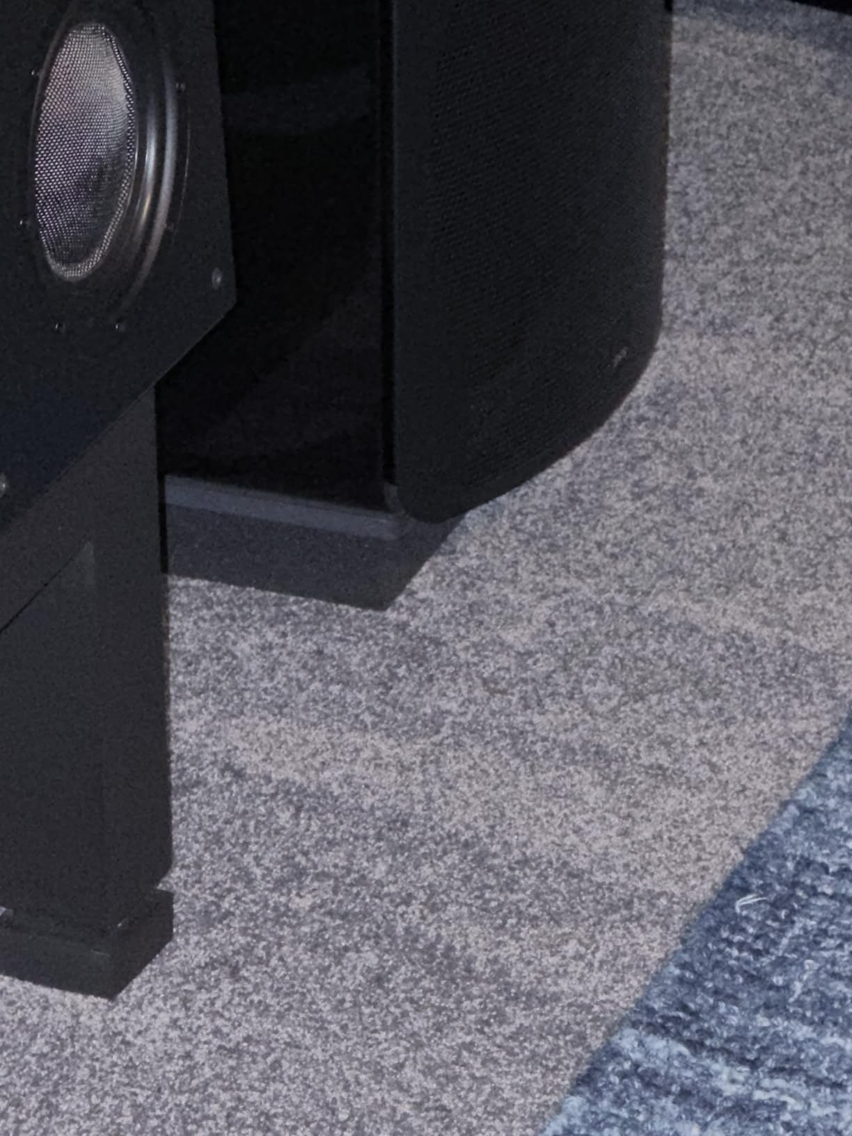 Sound Addicted VibeBoss P10 - Acoustic Isolation Platform Suitable for 8-10 inches Subwoofers (13.7