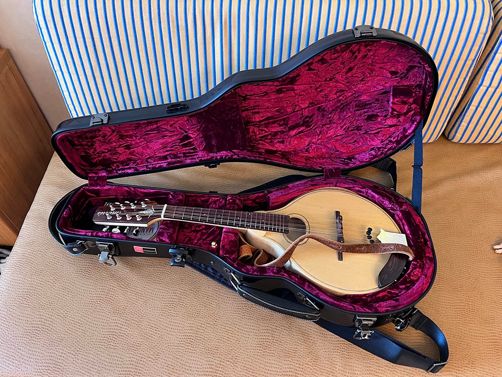 Crossrock Case - Fiberglass Mandolin Case - Fits Both A & F Styles - Padded Straps, Accessory Compartment, Fixed & Removable Padding - Includes TSA Lock-Yellow (CRF1020MAFYL) customer photo 2