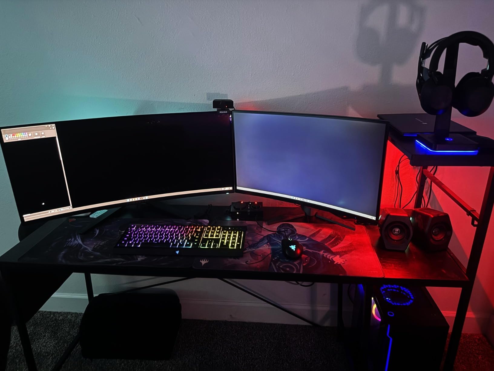 RGB Gaming Headset Stand with 2 USB Ports, Game Headphone Mount for PC, Xbox One, PS4, Switch, Earphone Holder Hanger, Great for Gaming Stations, Fancy Desk Gamer Accessories, Black customer photo 1