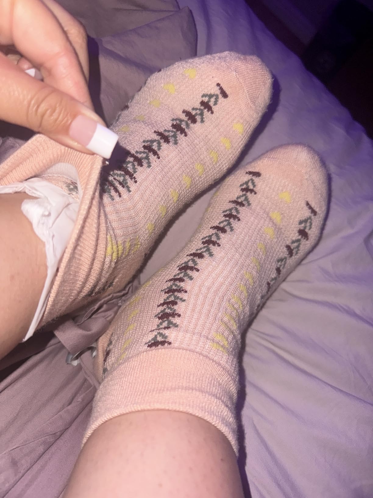 Dr. Scholl's Dry, Cracked Skin, Ultra Hydrating Foot Mask, 3 Pairs Moisturizing Socks: Intensely Moisturizes Repairs and Softens Rough Dry Skin with Urea & Essential Oils for Dry Cracked Feet customer photo 2