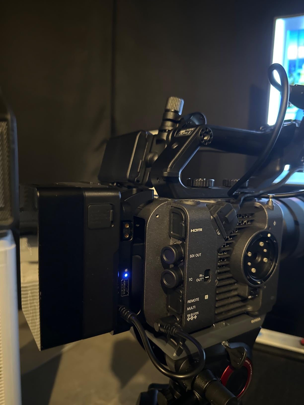 Battery Plate Compatible with Sony FX6 - V Mount | Power Outputs and Secure Connection | Compatible with Any V-Mount Battery customer photo 1