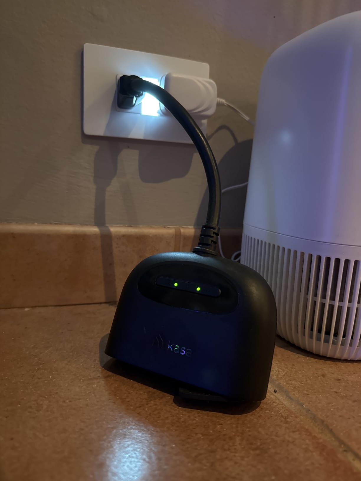 Kasa Outdoor Smart Plug, Smart Home Wi-Fi Outlet with 2 Sockets, IP64 Weather Resistance, Compatible with Alexa, Google Home & IFTTT, No Hub Required, ETL Certified(EP40), Black customer photo 1