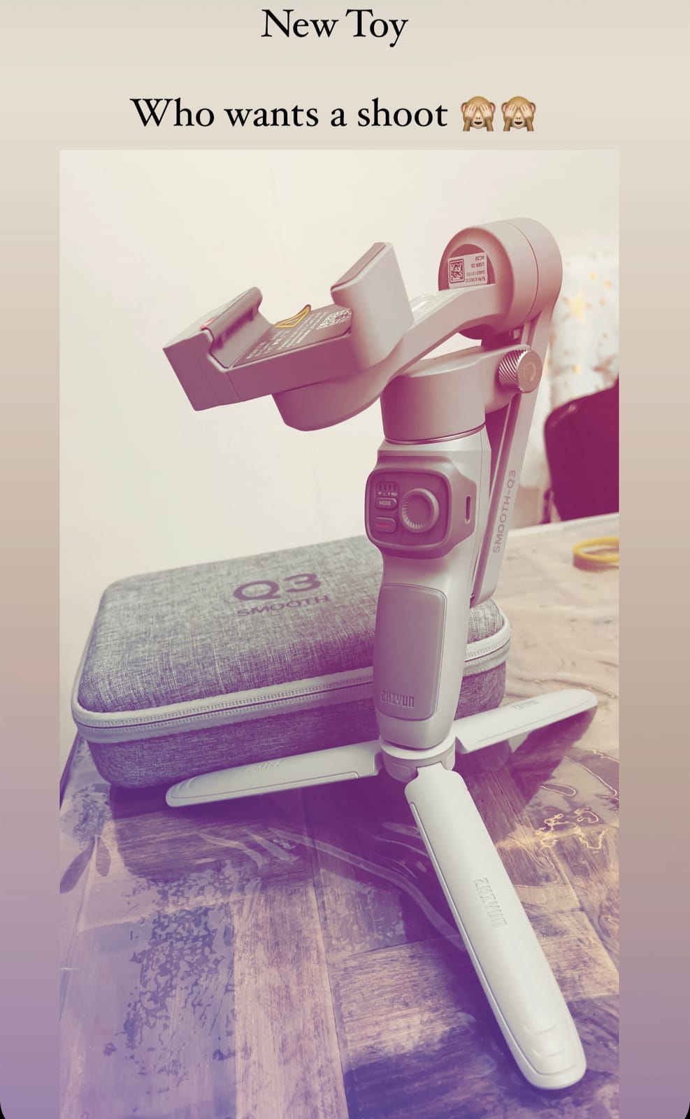 Smooth Q3 Combo, 3-Axis Phone Gimbal with Fill Light and Gimbal Bag, Portable & Foldable, Gesture Control, Video Recording, Auto Tracking Gimbal Stabilizer for Smartphone for iPhone & Android customer photo 1