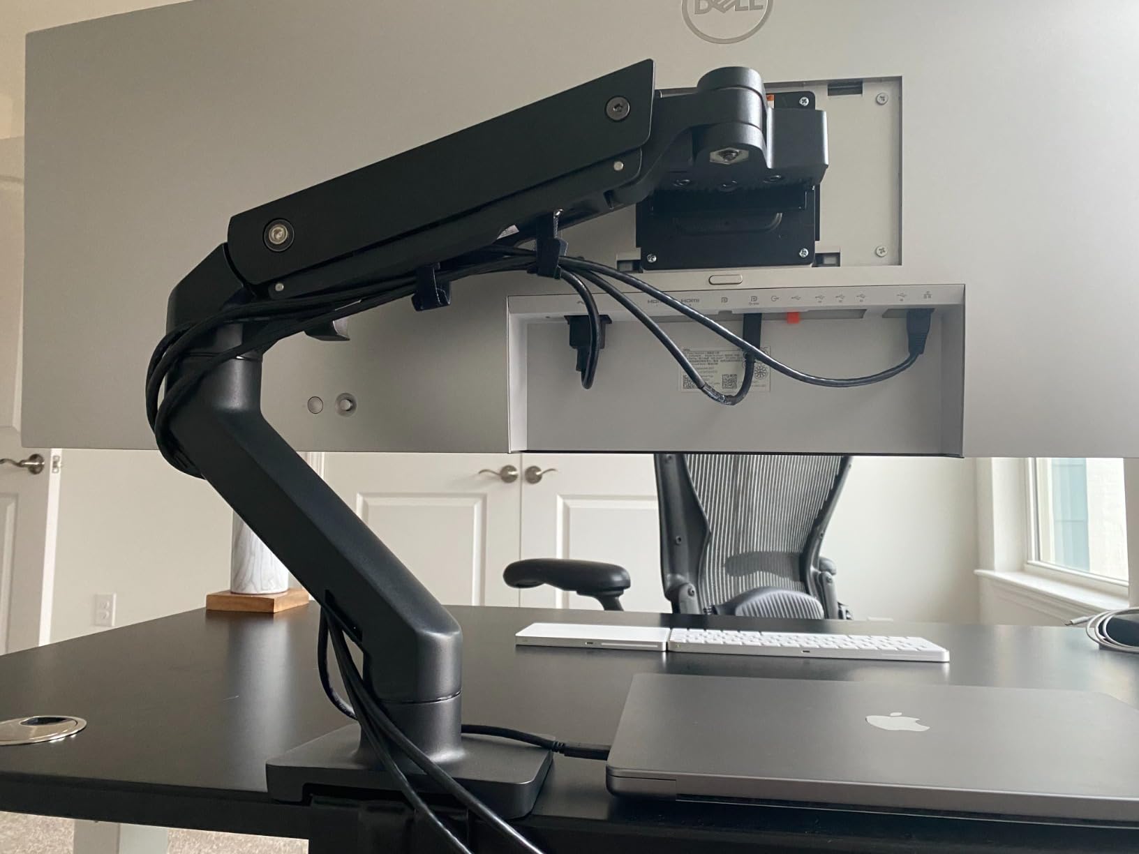 Ergotron HX HD Premium Heavy Duty Gaming Monitor Arm, Single Monitor Desk Mount - for 1000R Curved Ultrawide Monitors Up to 49 Inches, 28 to 42 lbs, VESA 75x75mm or 100x100mm - HD Pivot, Matte Black customer photo 1