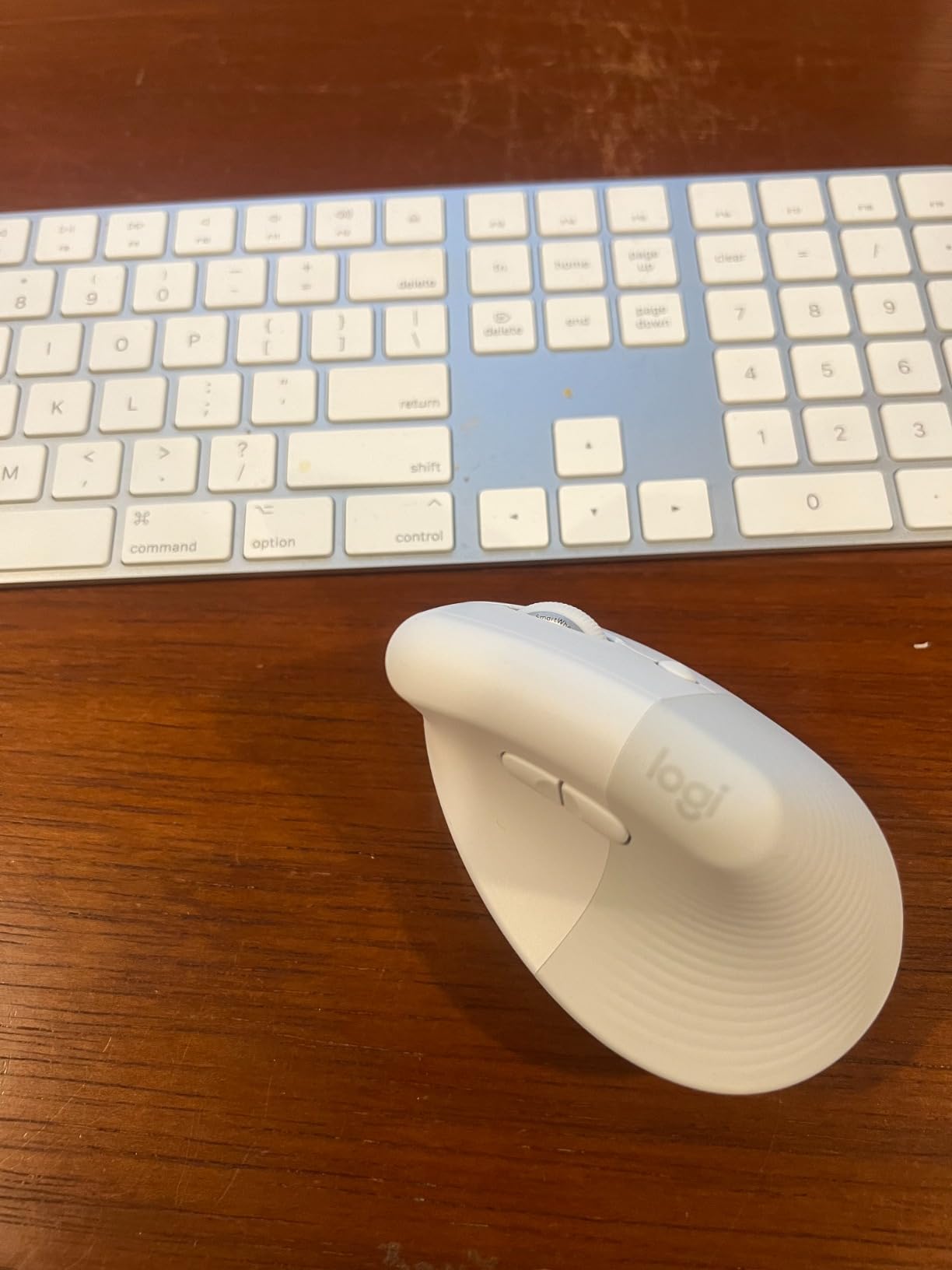 Logitech Lift for Mac Vertical Ergonomic Wireless Mouse - Off White | Bluetooth connectivity only, no USB receiver, quiet clicks, 4 customizable buttons, macOS iPadOS compatible customer photo 1