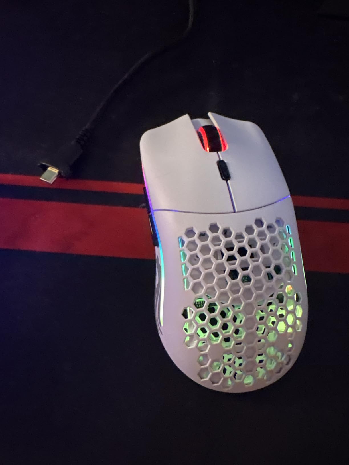 GLORIOUS Model O Wireless Gaming Mouse - Superlight, 69g Honeycomb Design, RGB, Ambidextrous, Lag Free 2.4GHz Wireless, Up to 71 Hours Battery - Matte White customer photo 1