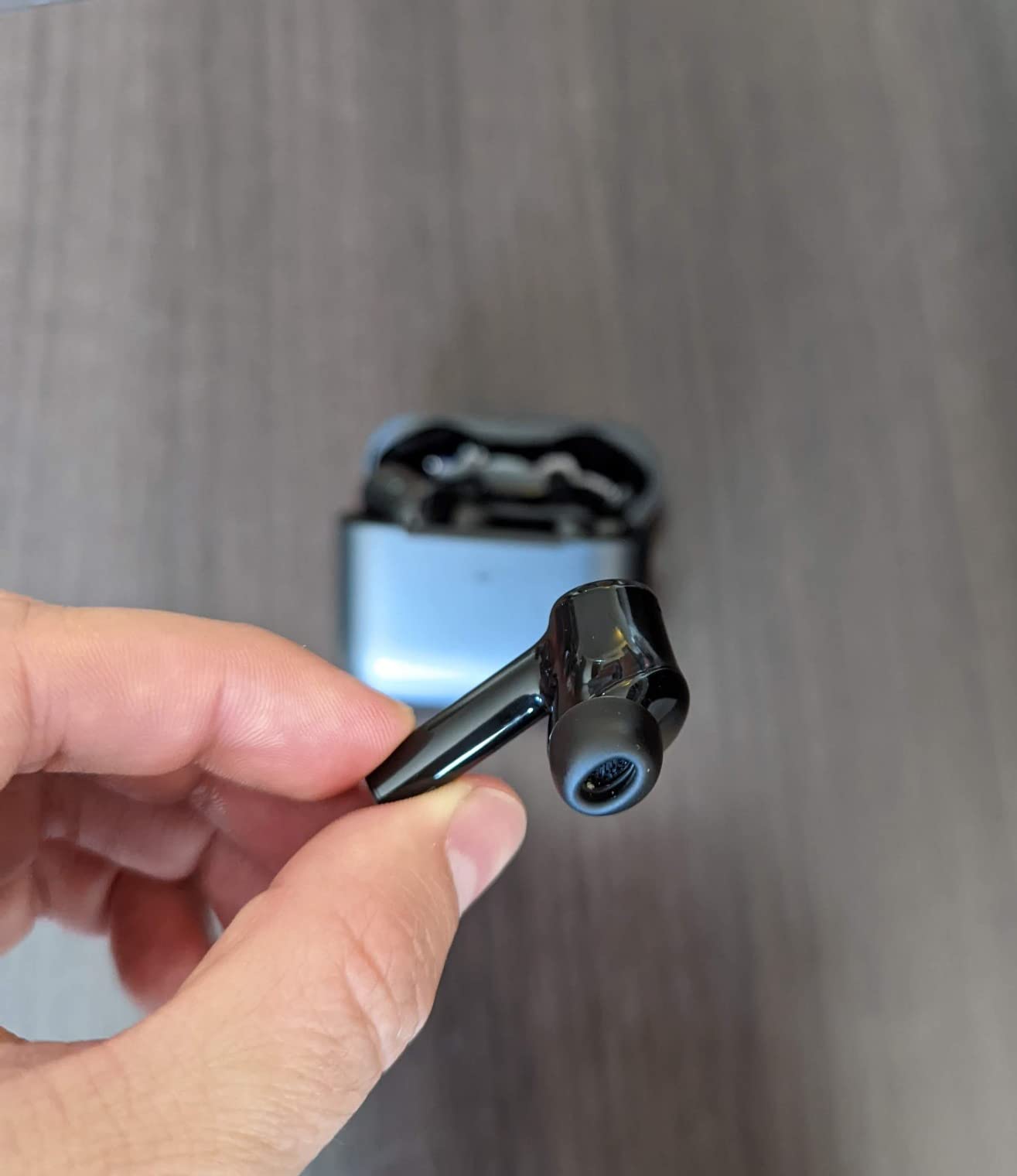 Razer Hammerhead True Wireless (2nd Gen) Bluetooth Gaming Earbuds: Chroma RGB Lighting -60ms Low-Latency- Active Noise Cancellation - Dual Environmental Noise Cancelling Microphones- Classic Black customer photo 2